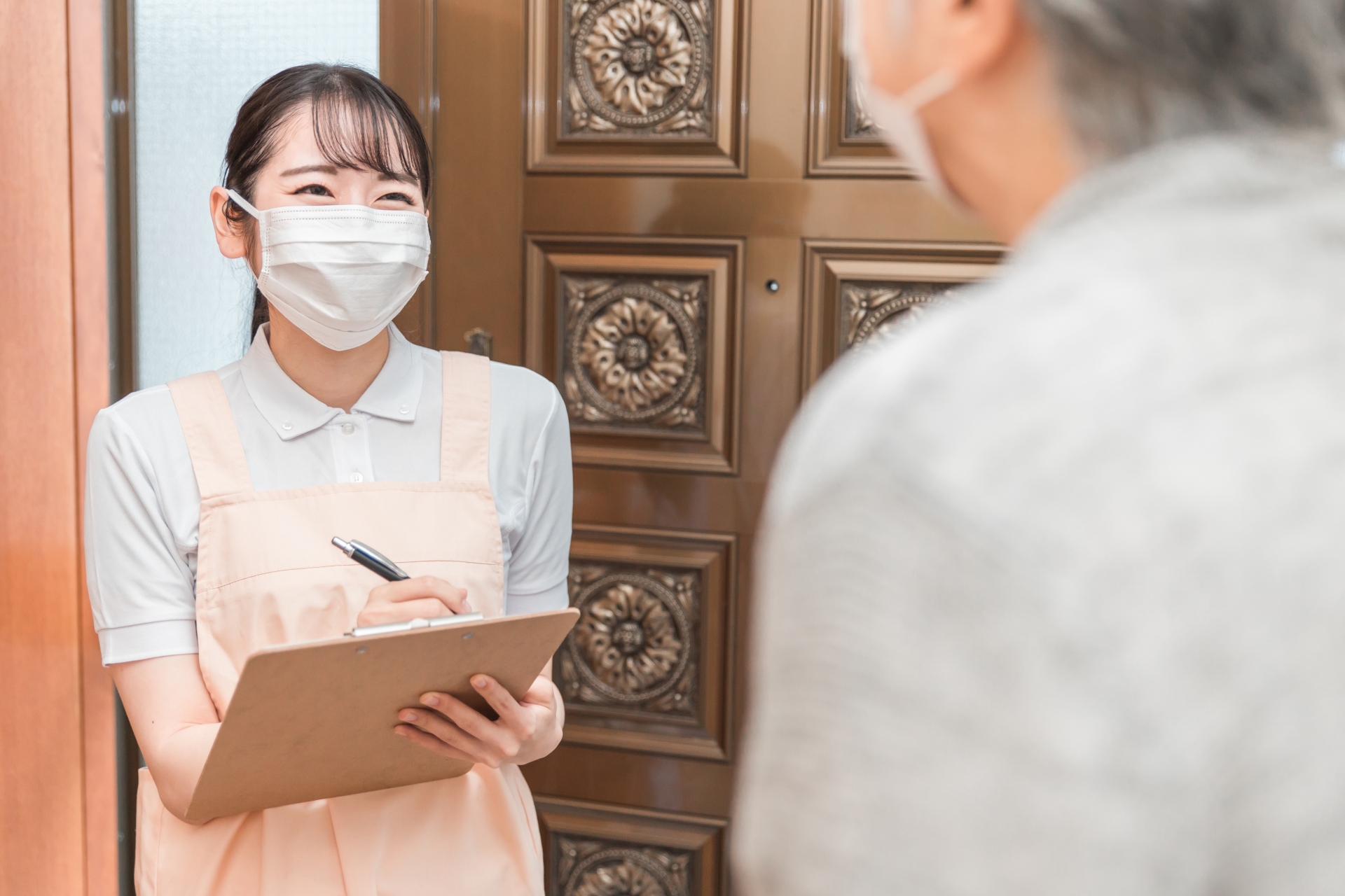 土日以外の祝日は通常営業